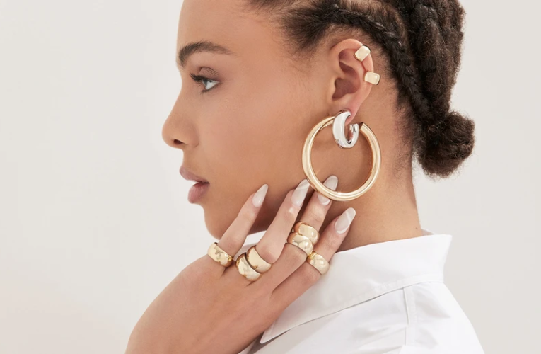 Set A Fashion Statement By Wearing Thick Gold Hoop Earrings!