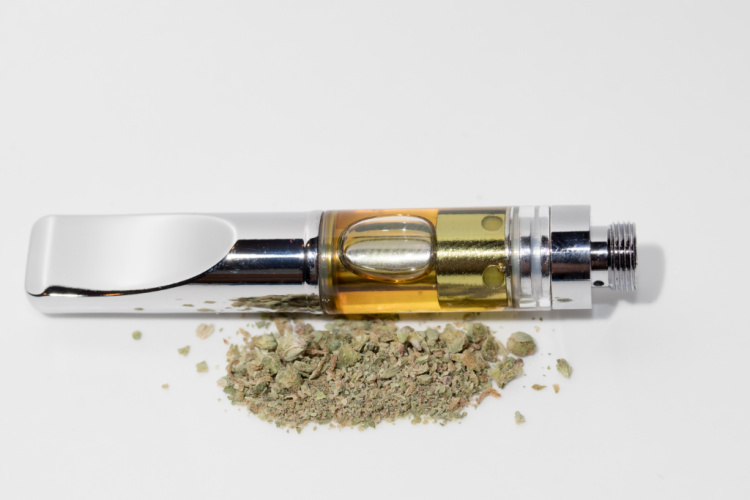 What is the Truth About CBD Vapes, and What to Look For In A CBD Pen?